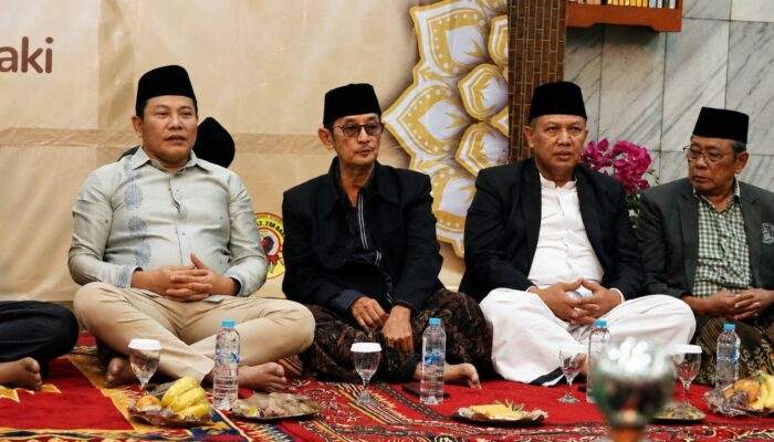 Dihadiri Bupati Subandi dan Ustadz Hanan Attaki, Peringatan Satu Dekade Ummi Peduli di Masjid Agung Sidoarjo Berlangsung Khidmat