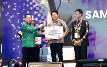 Bupati Subandi Terima Penghargaan dari Mendagri atas Keberhasilan Pemkab Sidoarjo dalam Pengelolaan Sampah dan Lingkungan Asri
