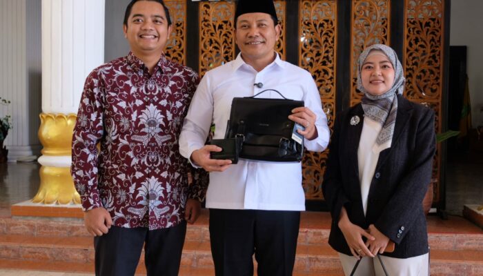 Tas Kulit Sidoarjo Menuju Paris Fashion Week, Bupati Subandi Apresiasi Acapcop