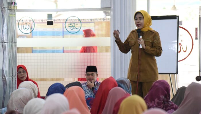 Mimik Idayana Minta Doa Jamaah