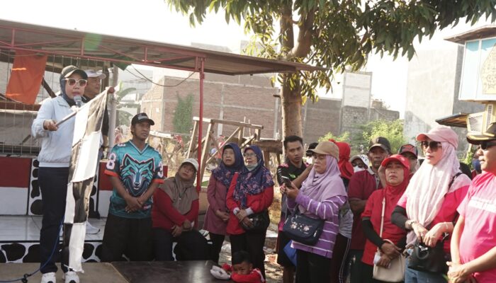 Ketua TP-PKK Sidoarjo Sriatun Subandi Berbaur dengan Ribuan Peserta Jalan Sehat