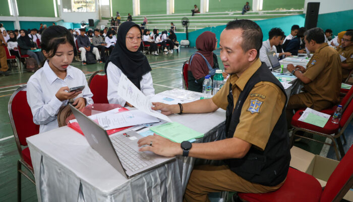 Pemkot Surabaya Bantu Biaya Pendidikan 1.214 Mahasiswa