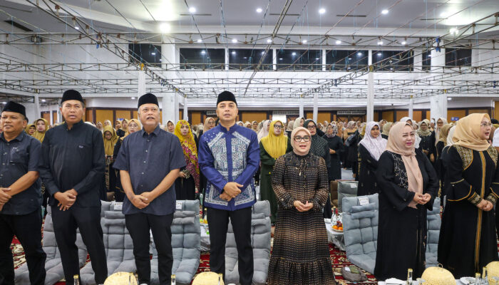 Lestarikan Budaya Lokal, Intip Kekompakan Ribuan Ibu PKK Surabaya dalam Tradisi Brayakan Maulid