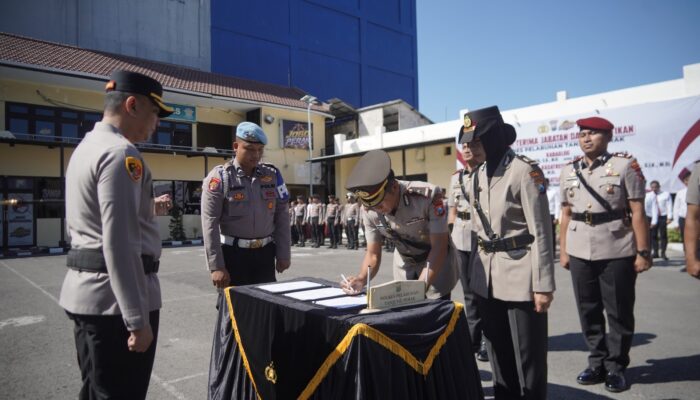 Rotasi Tiga Pejabat Polres Tanjung Perak, Kapolres AKBP Irwan Tekankan Profesionalisme dan Pelayanan Humanis