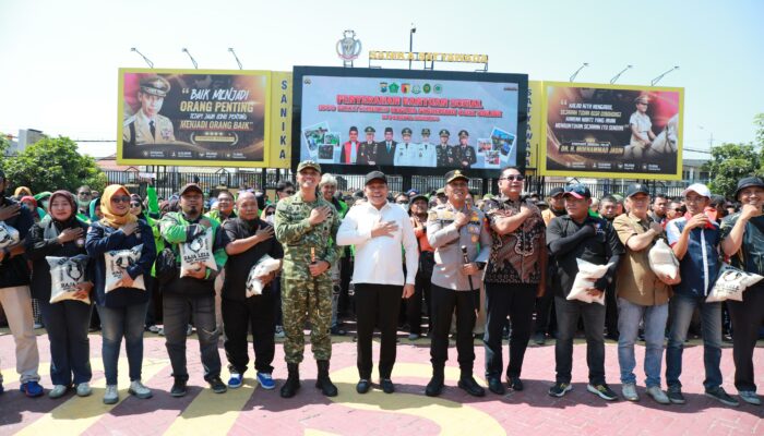 Pemkab Sidoarjo Bagikan 1.000 Paket Beras Untuk Pengemudi Ojol Bentuk Kepedulian Sekaligus Solidaritas Memperingati Setahun Wafatnya Affan Kurniawan