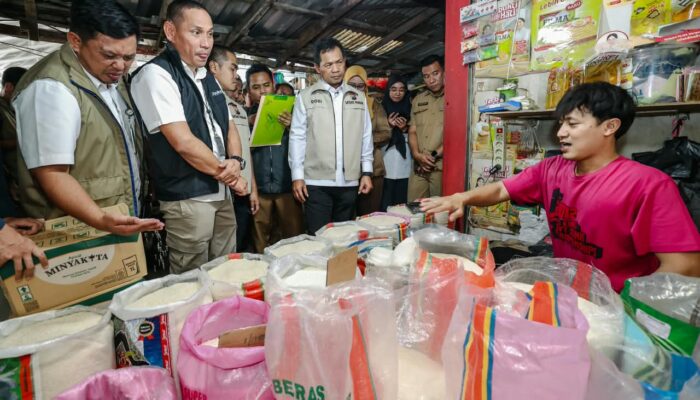 Satgas Pangan Polda Jatim Sidak Pasar Pucang, Usut Beras Premium di Atas HET