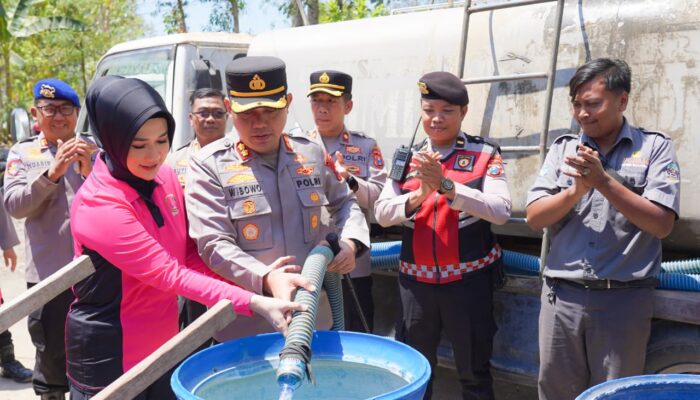 Kekeringan Meluas, Polres Bangkalan Distribusikan 48.000 Liter Air Bersih di 2 Kecamatan Krisis Air