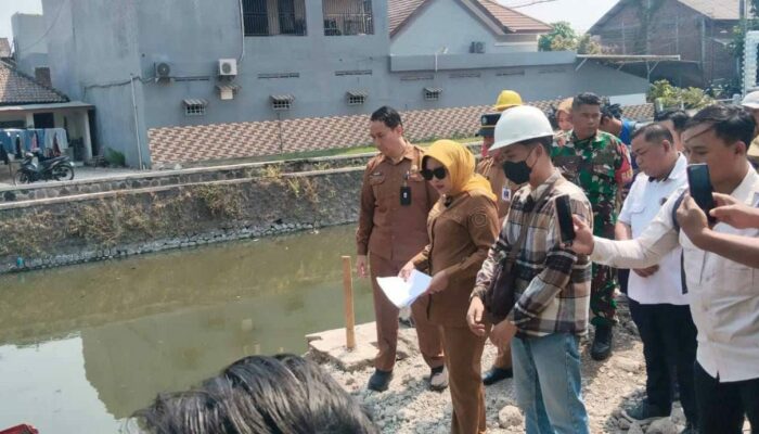 Wabup Mimik Idayana Sampai Ngamuk Dilokasi Dengan adanya Proyek Banjir Rp2,9 M Cuma Dikerjakan 3 Orang,