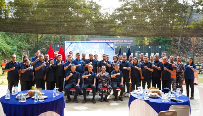 Kodaeral IX Latih Personel Imigrasi Maluku Menembak Pistol