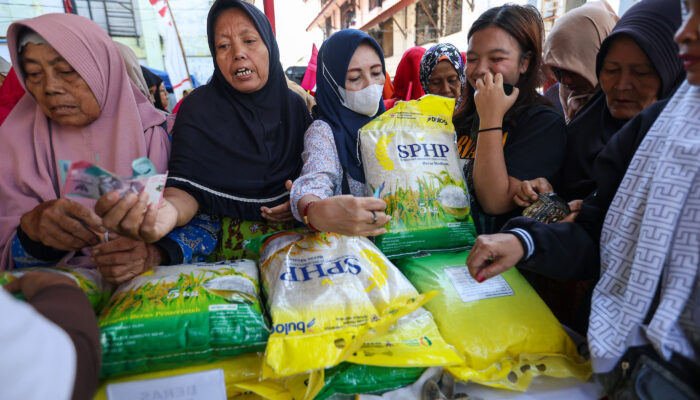 Beras Premium Bulog Rp14.900 per Kg Tersedia di Surabaya, Pemkot Kawal Distribusi