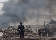 Gerak Cepat Tangani Aduan Warga, DLH Surabaya Tindak Lanjuti Pembakaran Sampah di Tambak Mayor