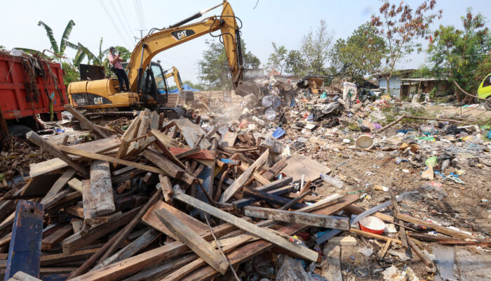 Pemkot Surabaya Tertibkan Aktivitas Pengelolaan Sampah Ilegal di 7 Tanah Aset