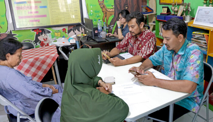 Disambut Positif Warga, Kehadiran ASN di Balai RW Surabaya Dinilai Cepat Tuntaskan Permasalahan Warga