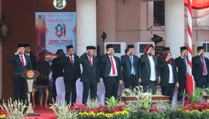 Pemkot Surabaya Gelar Upacara HUT ke-81 Jawa Timur, Wali Kota Eri Tekankan Sinergi Ekonomi dan Transportasi