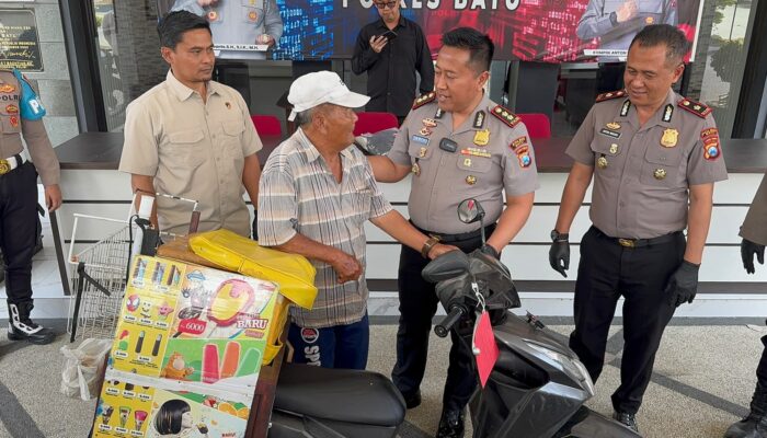 Kapolres Batu Kembalikan Motor Korban Kasus Ganjal Es Krim Fiktif