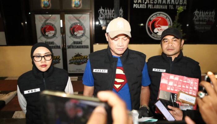 Satresnarkoba Polres Pelabuhan Tanjung Perak Amankan Pengedar Sabu di Lakarsantri, Sita 42 Gram Sabu.