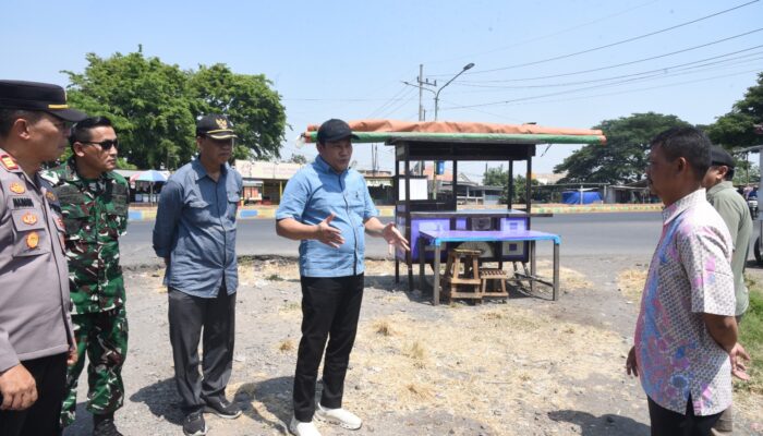 Bupati Subandi Minta Dinas PUBMSDA Lebarkan Persimpangan Jalan Depan Polsek Jabon