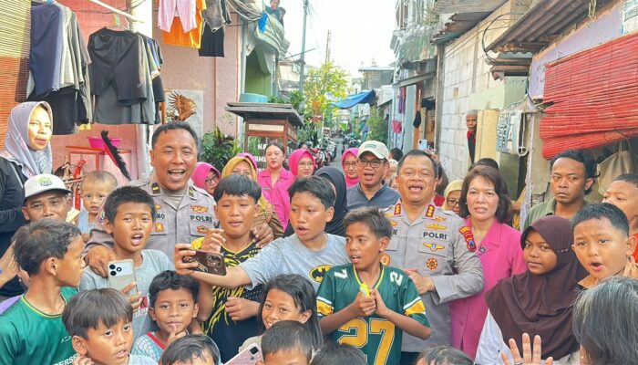 Luthfie Daily Berbagi, Kapolrestabes Surabaya Bersama Purnomo Polisi Baik Berikan Bantuan dan Beasiswa