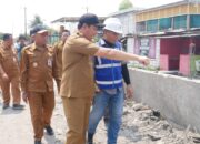 Bupati Subandi Sidak Betonisasi Jalan Gedangan–Betro, Minta Proyek Dipercepat dan Normalisasi Sungai Dilaksanakan Terpadu