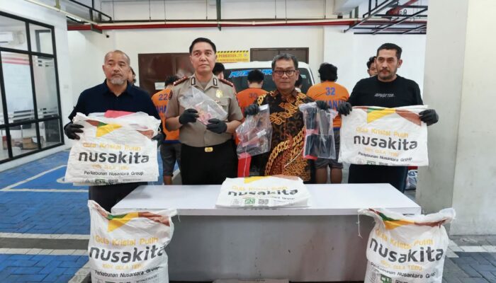 Polda Jatim Ungkap Dugaan Penipuan dan Penggelapan 185 Ton Gula, 11 Tersangka Diamankan