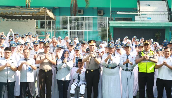 Polisi Peduli Pendidikan, Kapolres Pelabuhan Tanjung Perak Ajak Pelajar Tangkal Hoaks dan Bijak Bermedia Sosial.