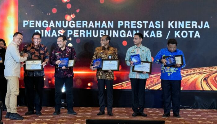 Dishub Surabaya Raih Dua Penghargaan Kemenhub, Layanan Uji Kendaraan Bermotor Jadi yang Terbaik