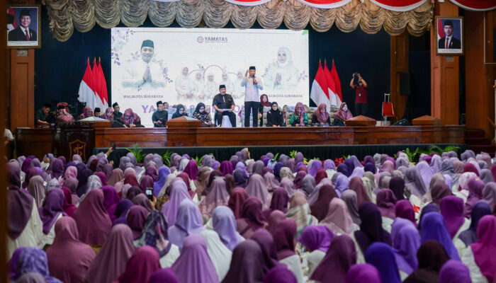 Peringati Maulid Nabi, Wali Kota Eri Ajak Majelis Taklim Perkuat Edukasi Keluarga untuk Pembangunan Surabaya